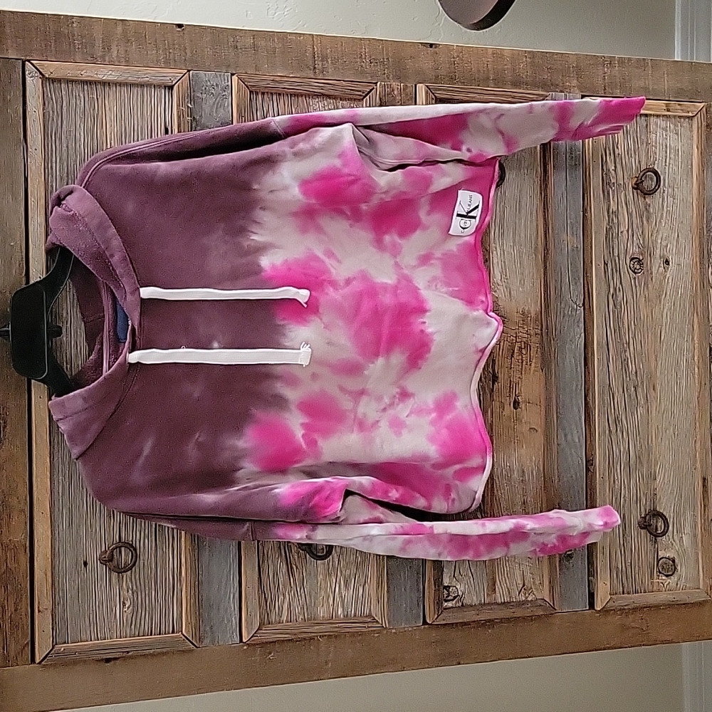 Calvin Klein tie dye hoodie, Medium.   Rolled hem, long cuff sleeve